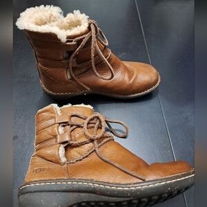 UGG Australia Caspia Brown Leather Boot    Size 5